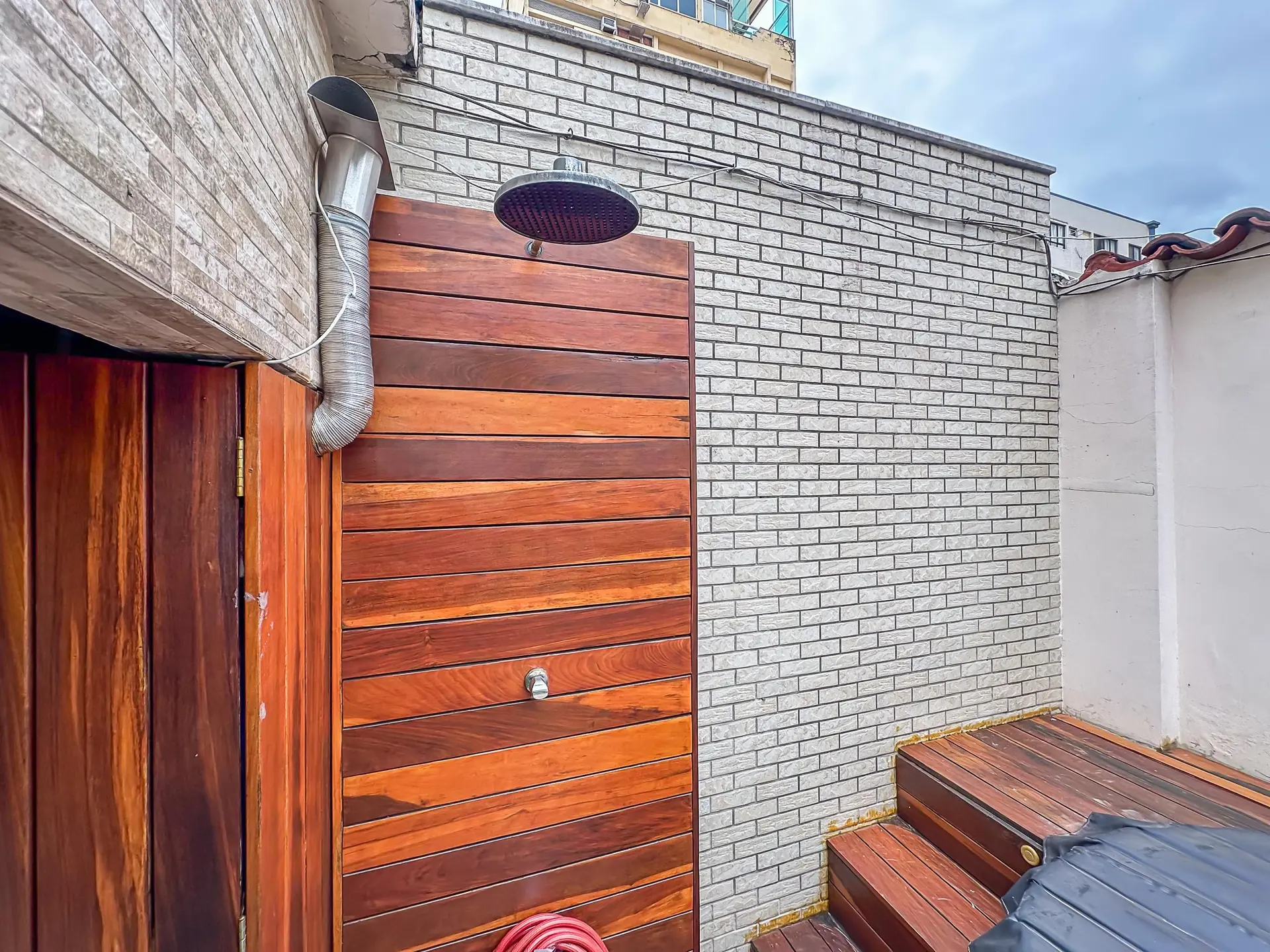 Furnished 1-bedroom apartment with balcony and private garden — photo 12