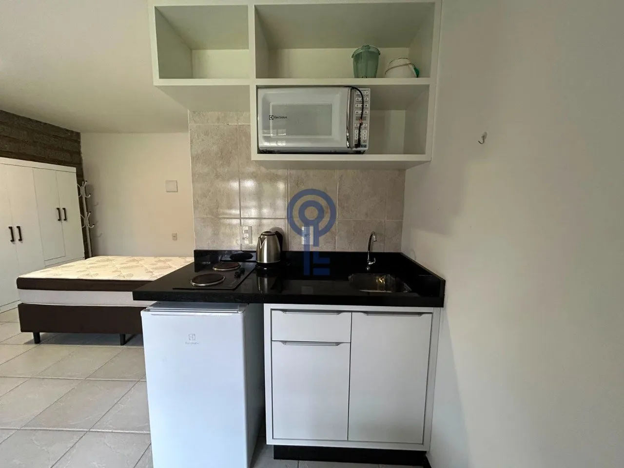 Furnished 25 m² studio with no parking and a gas kitchenette — photo 12