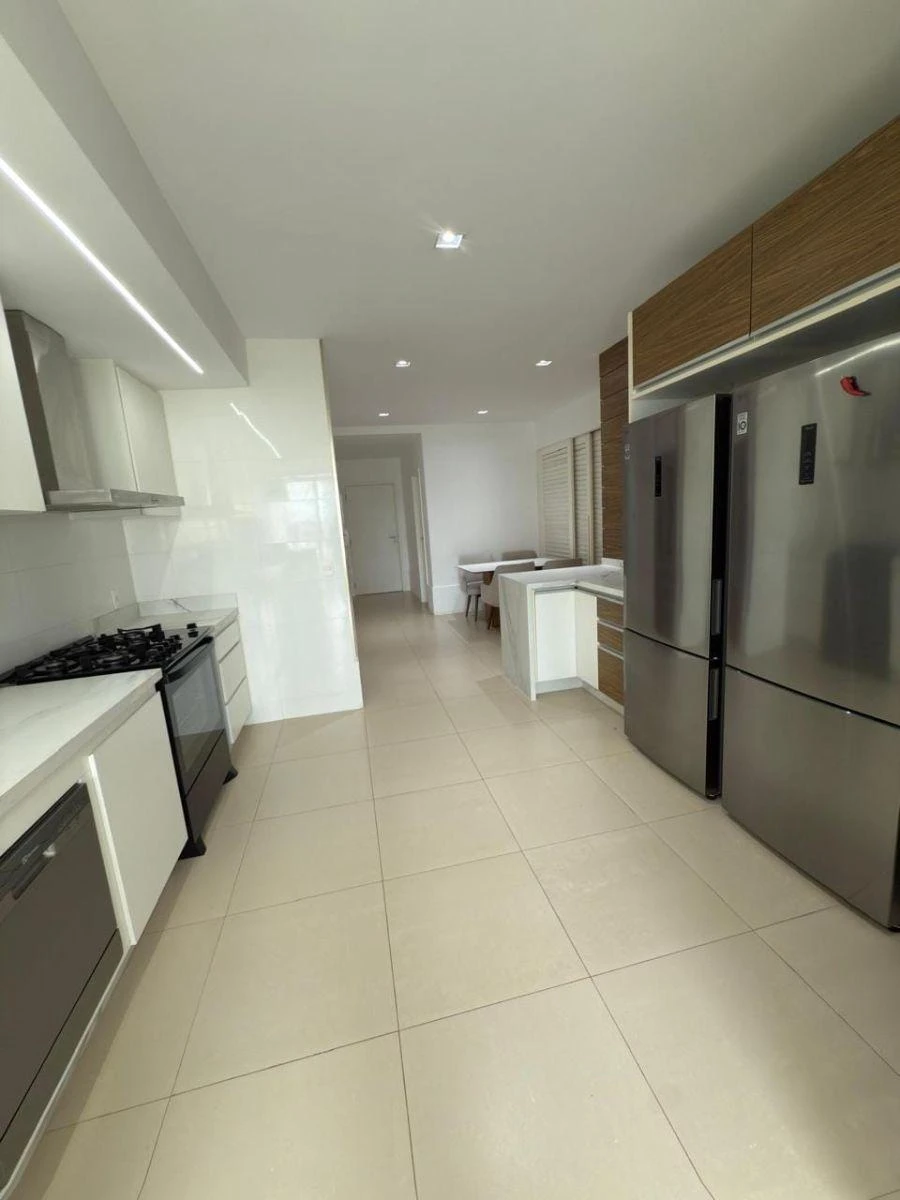 294 m² apartment with 4 suites and an open-plan kitchen — photo 15