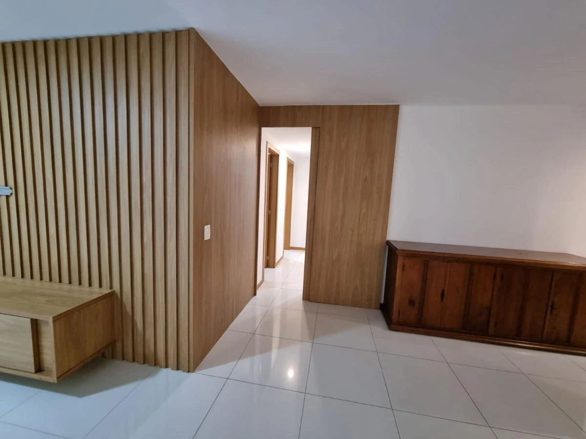 4-bedroom apartment in a building with a sauna — photo 6