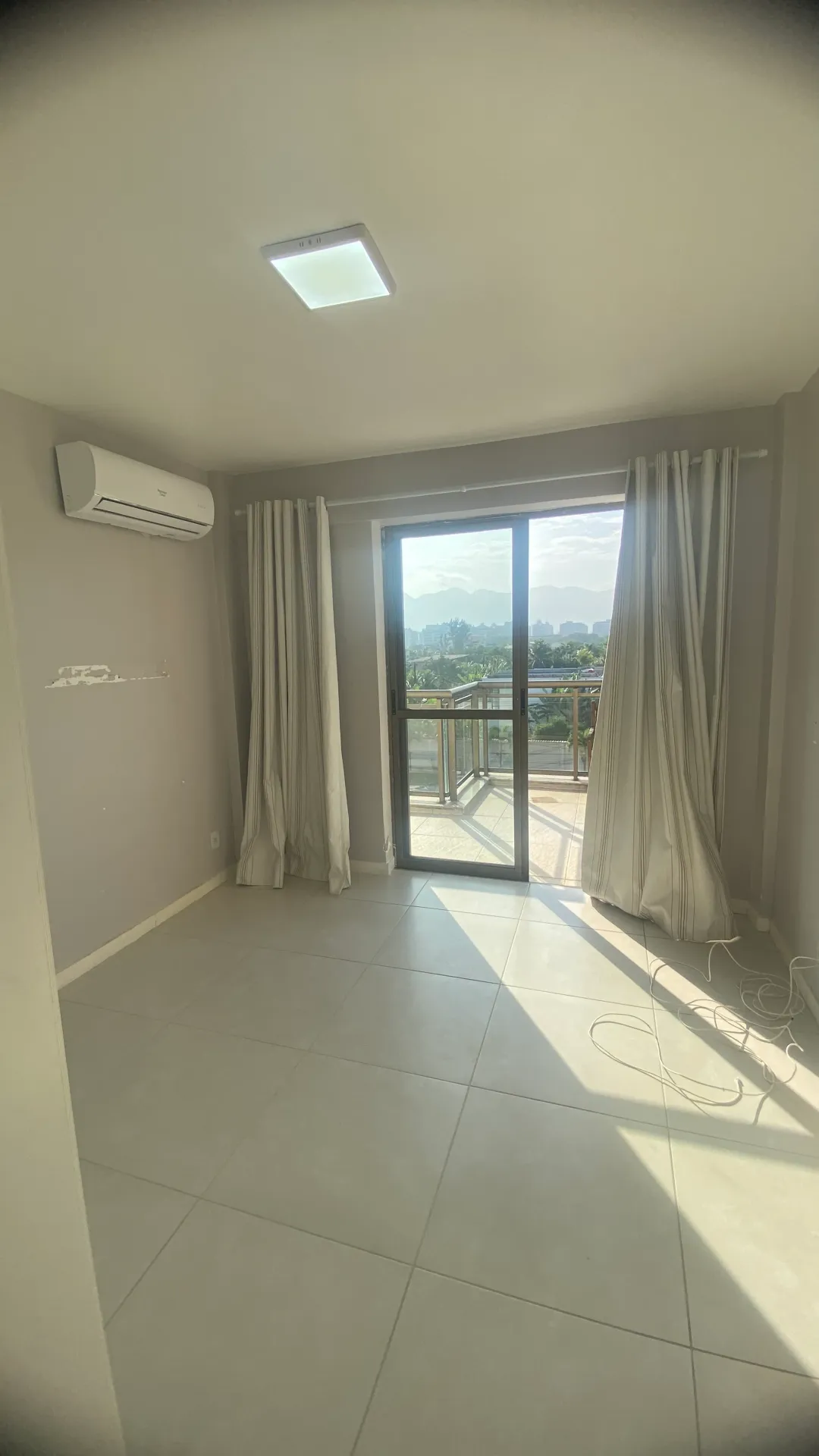 Mountain view in a 4-bedroom apartment, 142 m² — photo 10