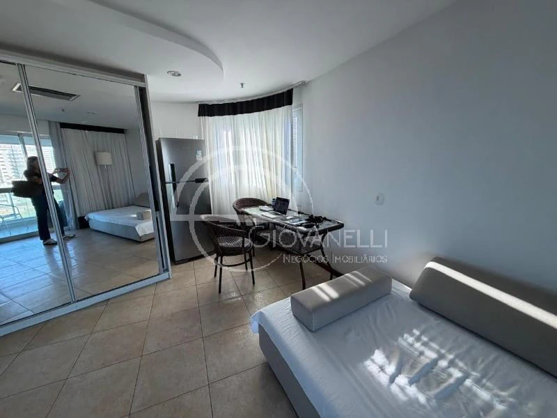 Furnished 1-bedroom apartment with glass-enclosed balcony — photo 8