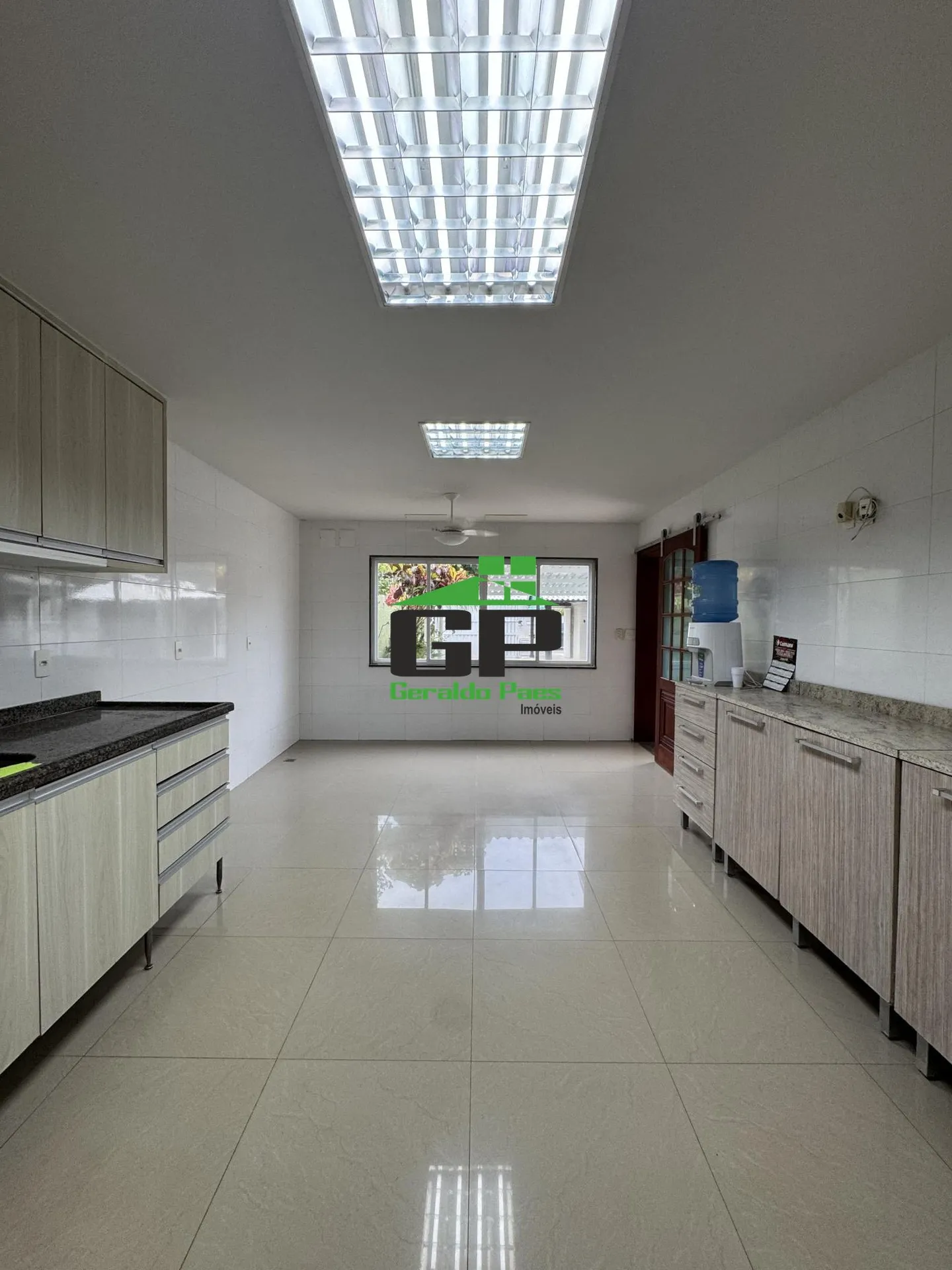 Casa com 5 quartos e 5 banheiros, cozinha fechada — photo 39