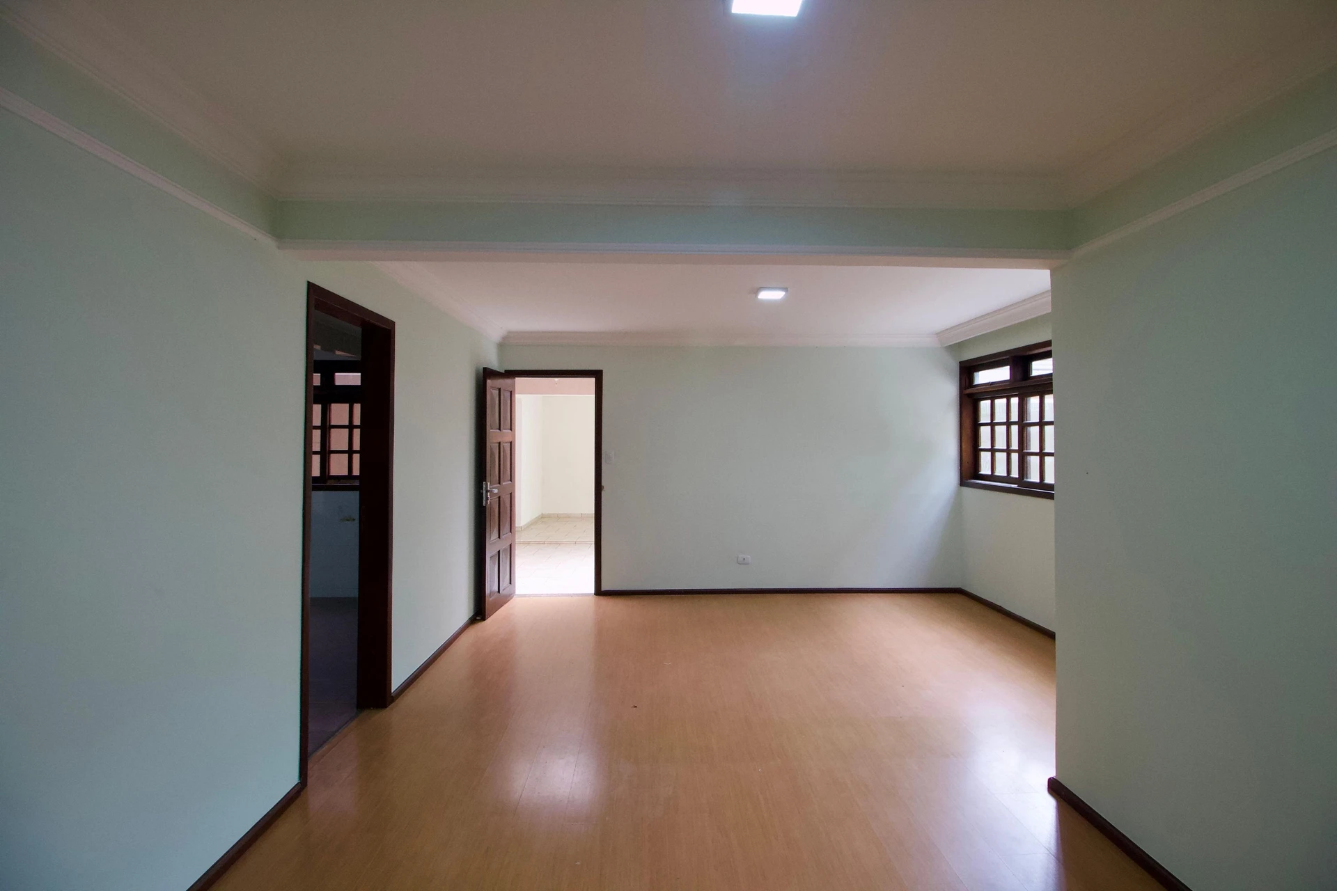 4-bedroom house with a garden in Curitiba — photo 45