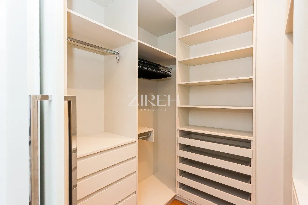 3-bedroom apartment in a building with a gym — photo 9