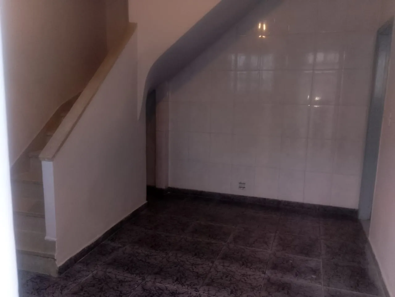 Casa sem mobília com 2 quartos e cozinha separada — photo 27