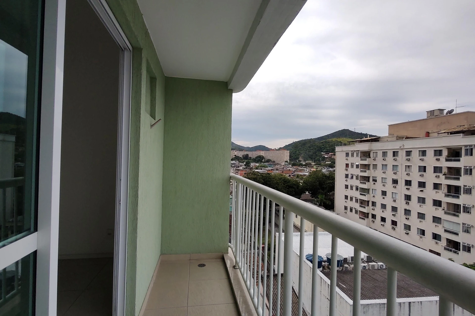 Apartment with 2 bedrooms, balcony and 1 parking space — photo 6