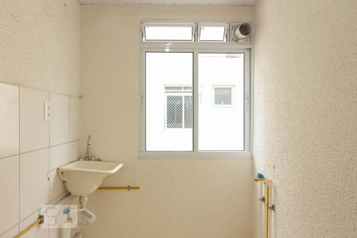 Unfurnished 2-bedroom apartment with closed kitchen — photo 12