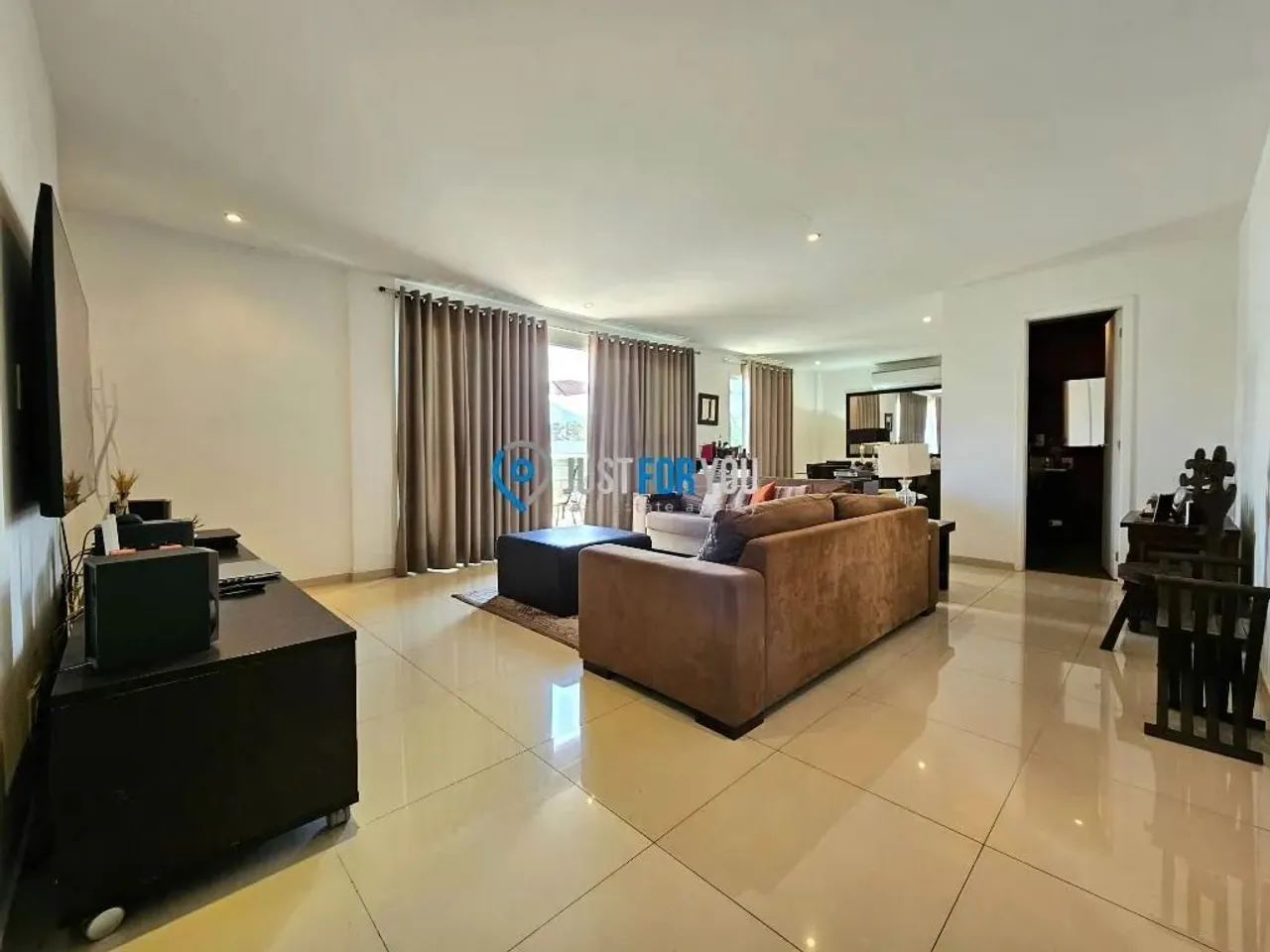 Furnished 2-bedroom apartment with 155 m² — photo 10
