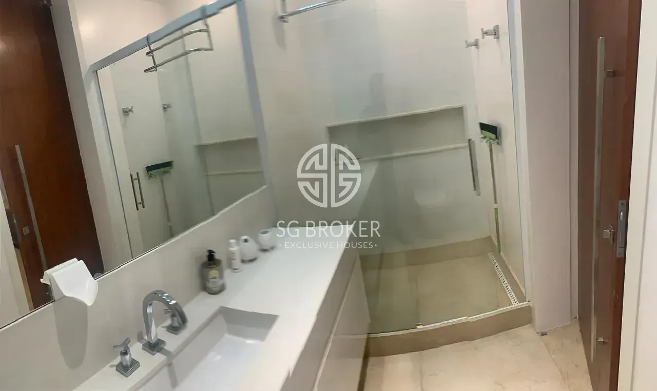 Furnished house, 800 m², with floor-to-ceiling windows — photo 12