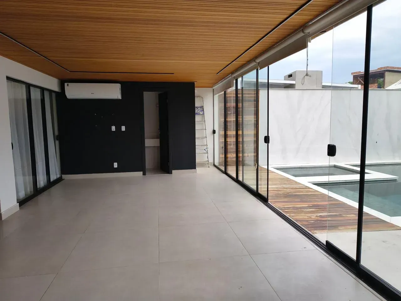Casa com 4 quartos, 5 banheiros e 3 vagas — photo 4
