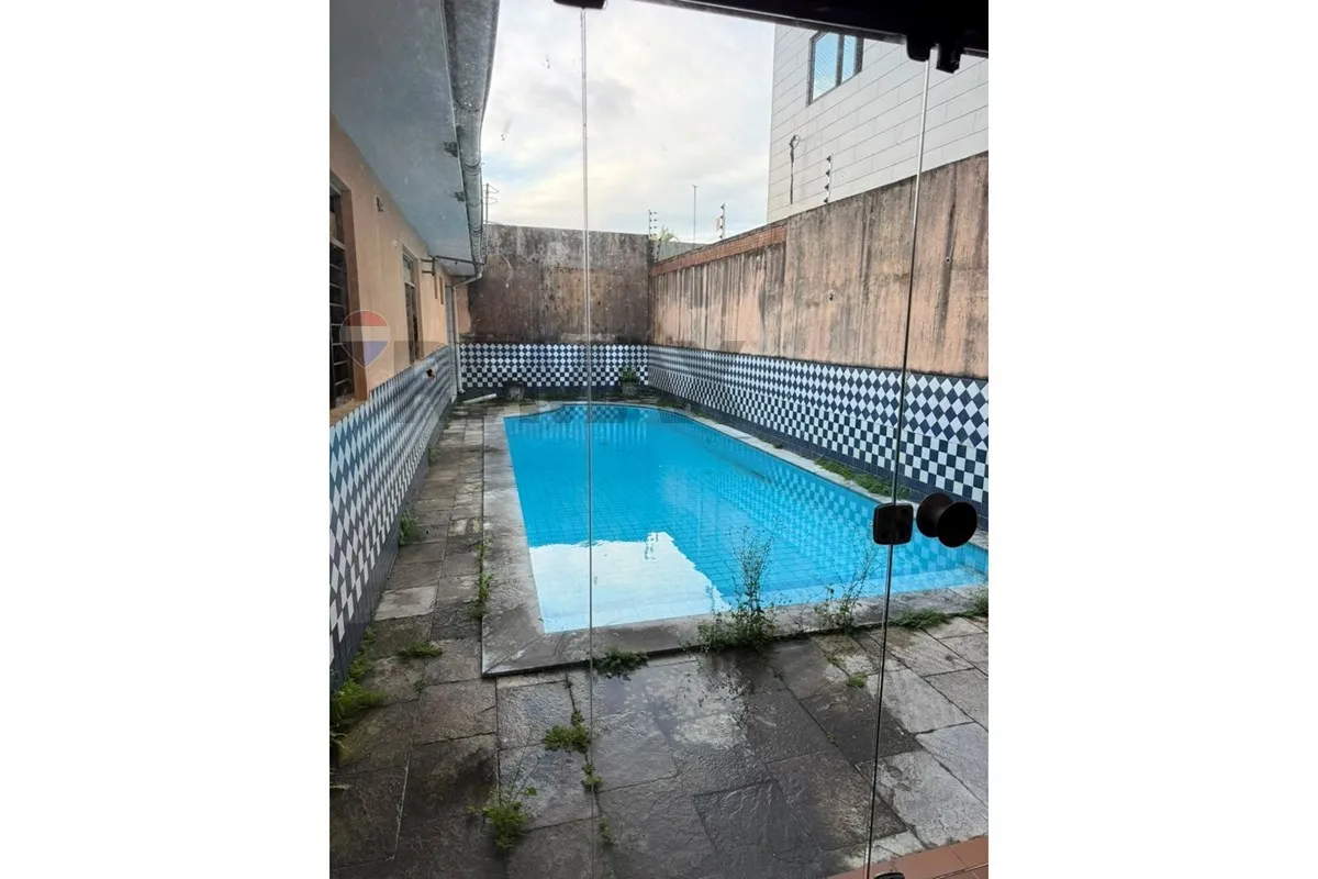 House with 7 bedrooms and 2 en-suite baths, 423 m² — photo 4
