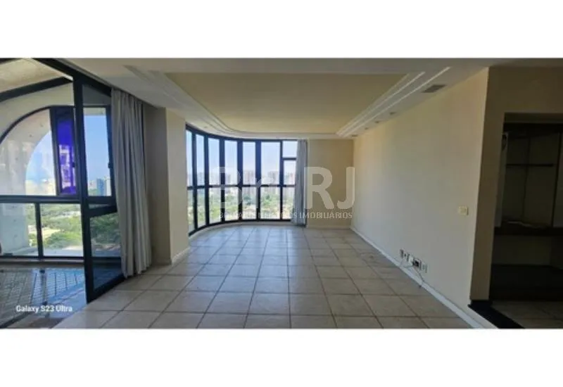 3-bedroom apartment with a glassed-in balcony — photo 4