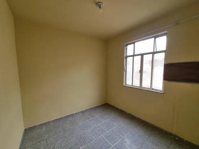 2-bedroom apartment with 1 bath and gas stove — photo 2
