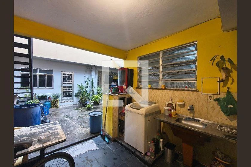 Furnished 240 m² house with 5 bedrooms and 5 bathrooms — photo 33