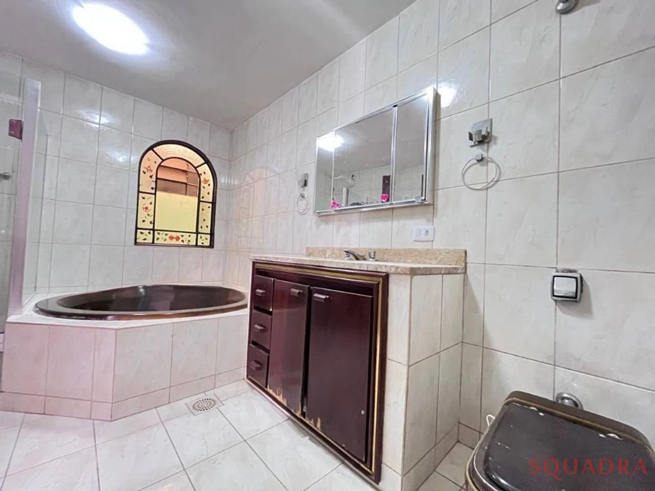 3-bedroom house with a bathtub in Curitiba — photo 12