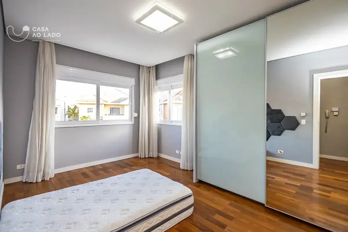 House with 629 m², 4 bedrooms and a balcony — photo 33