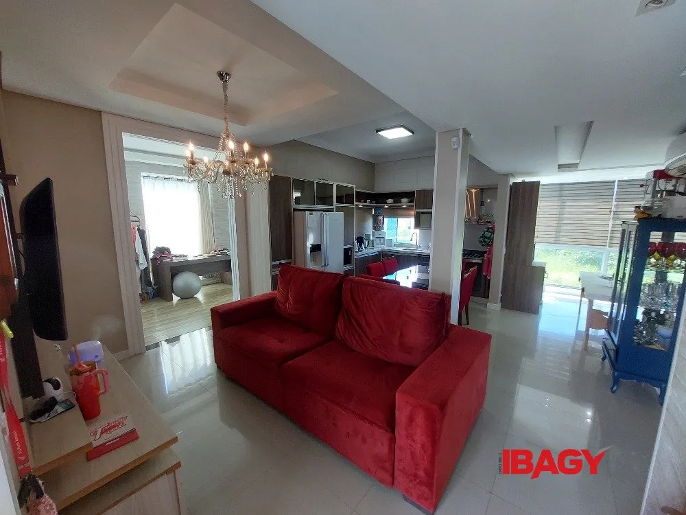 House with 3 bedrooms and an open-plan kitchen