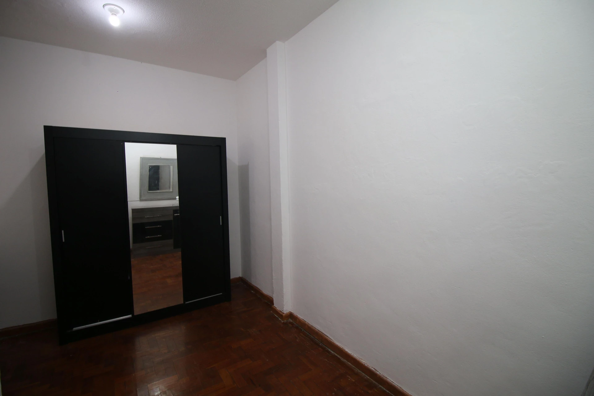 1-bedroom unfurnished apartment with fitted kitchen — photo 14