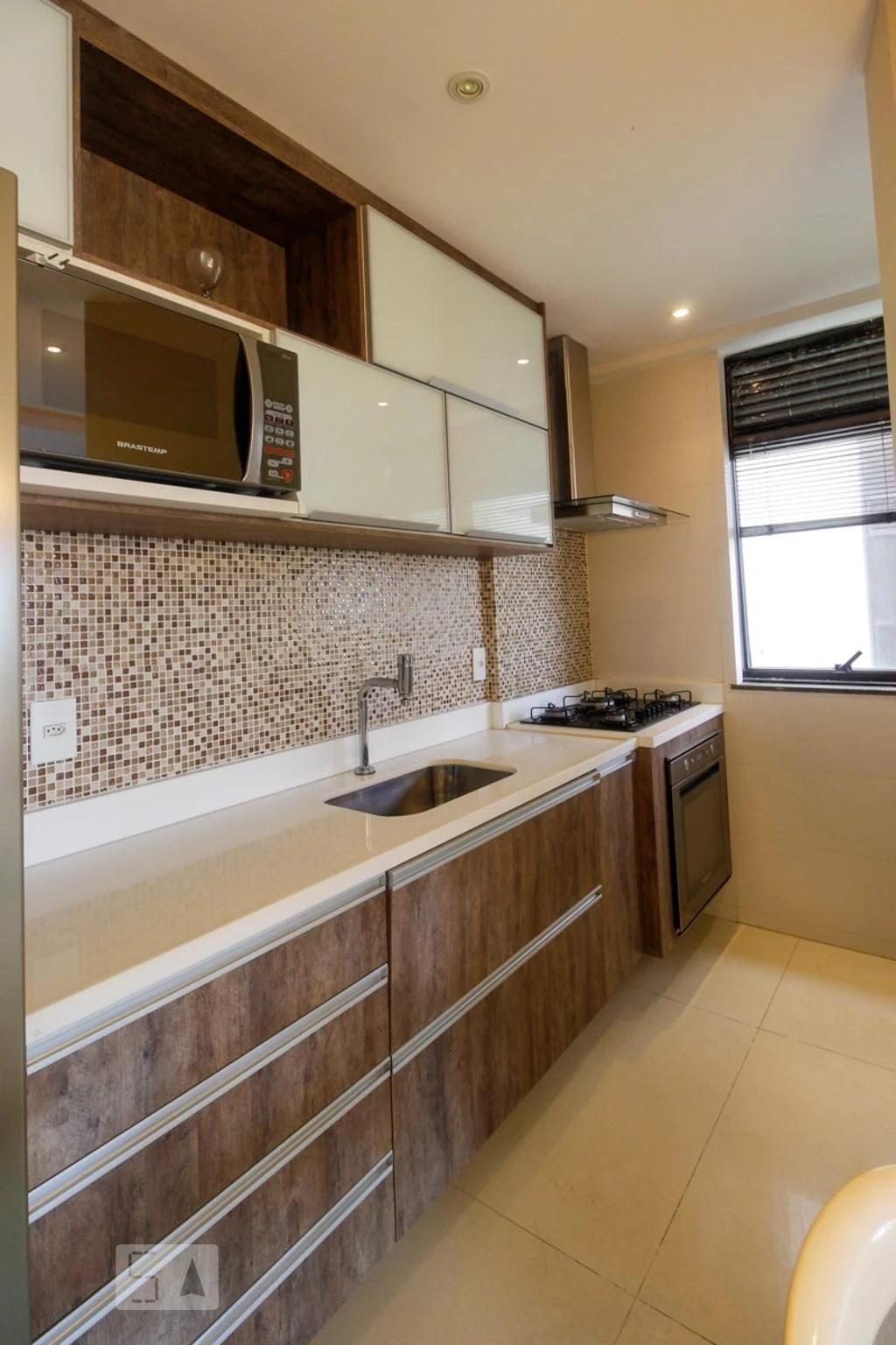 Furnished apartment, 90 m², with a glass-enclosed balcony — photo 16