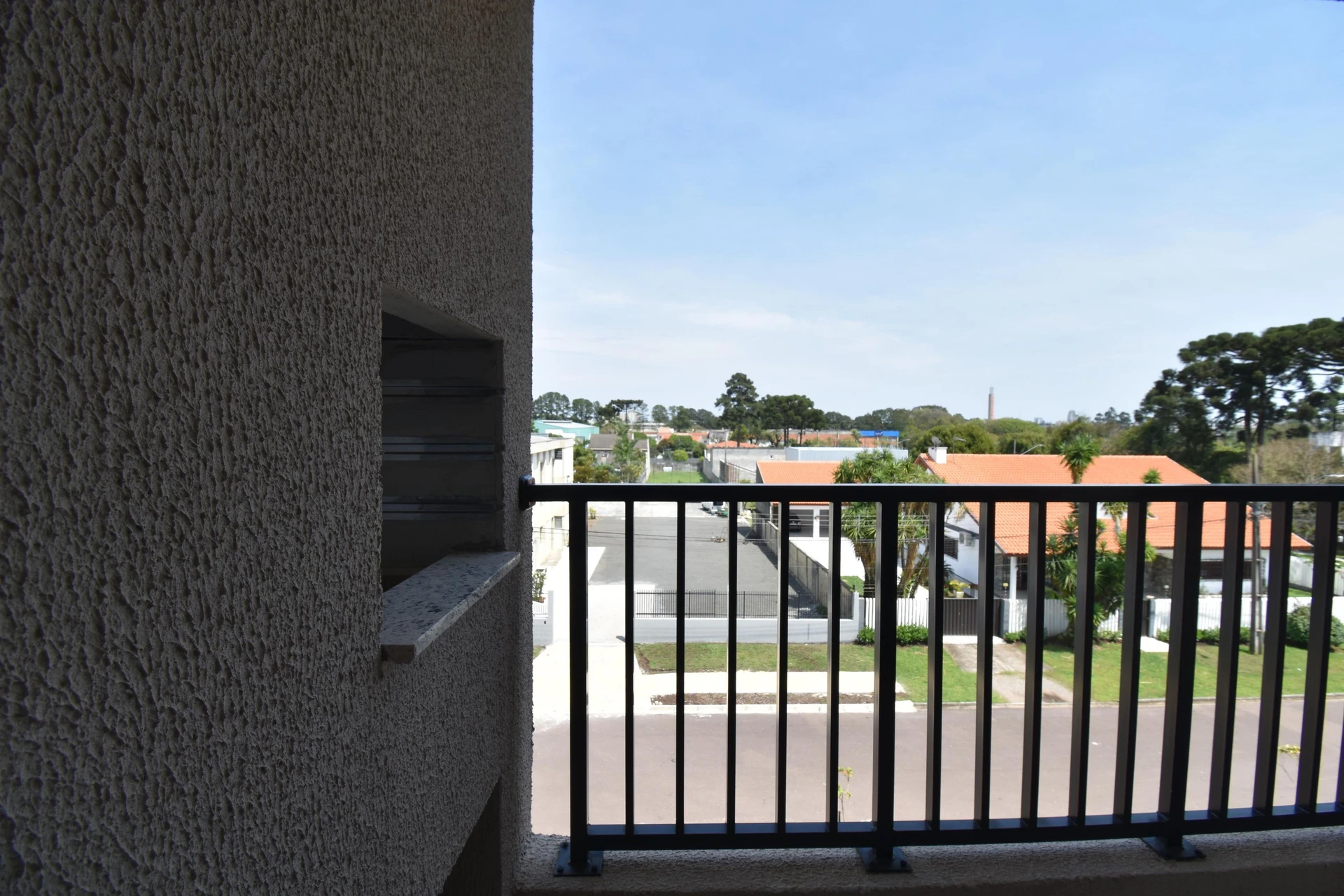 Glass-enclosed balcony in a 2-bedroom apartment, 53 m² — photo 51