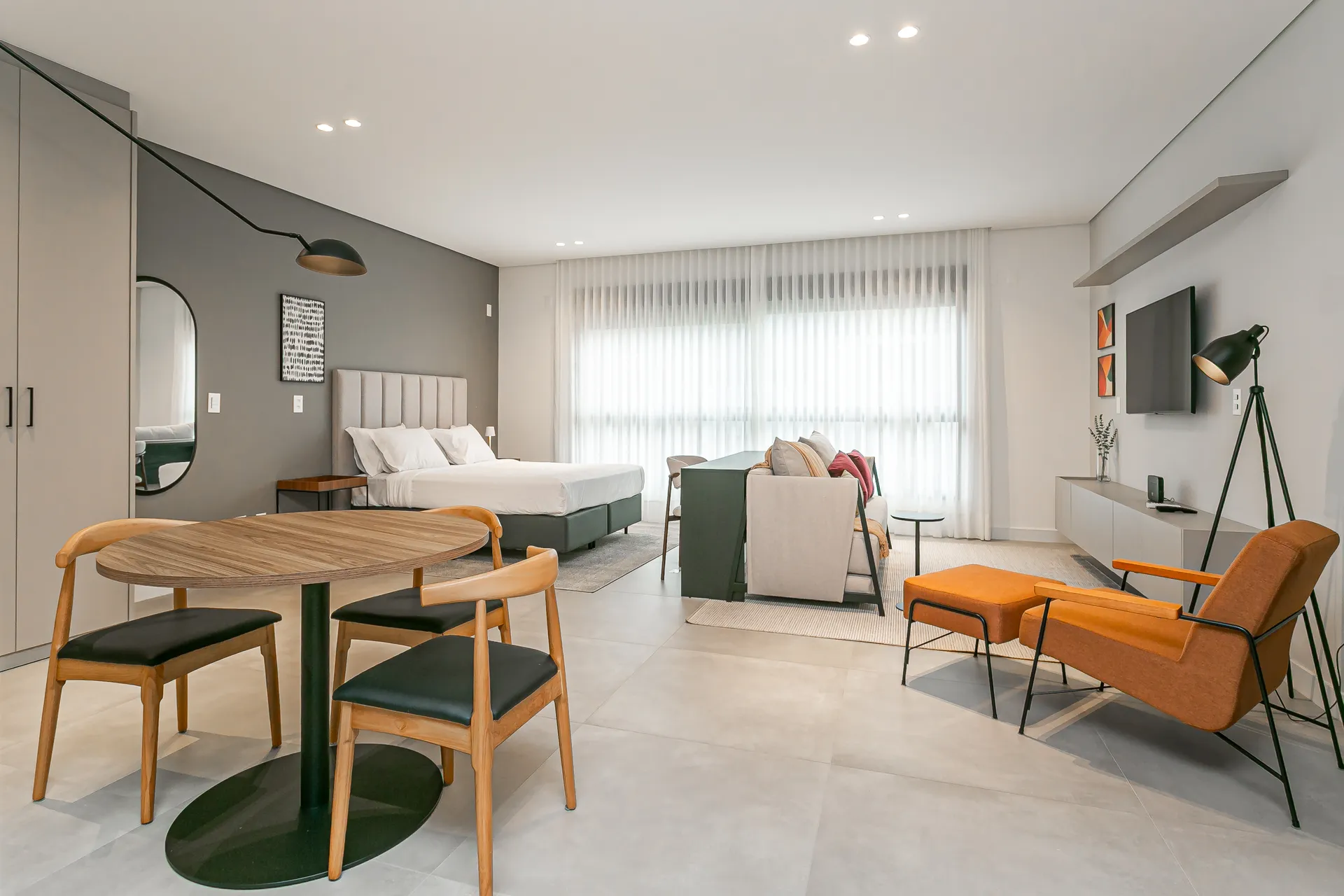 59 m² furnished studio with an integrated open-plan kitchen — photo 18
