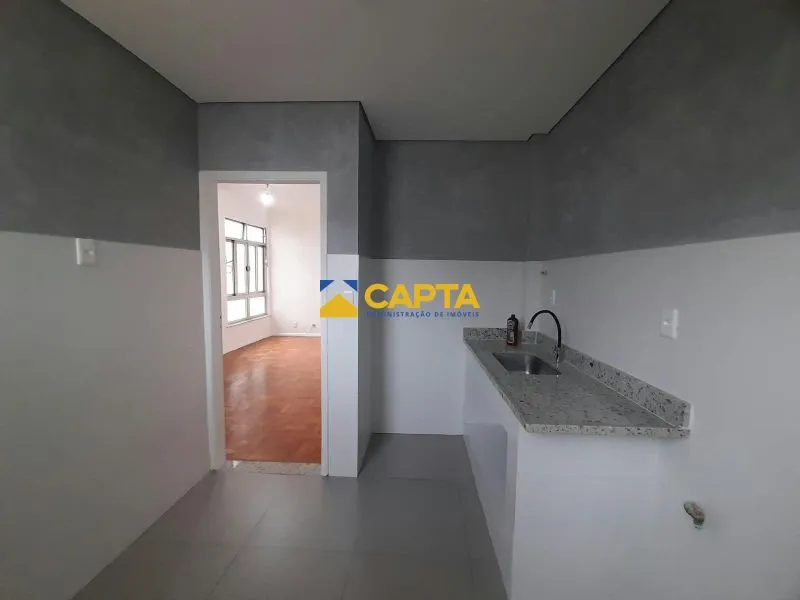 Wood or laminate floors in a 2-bedroom apartment, 68 m² — photo 5