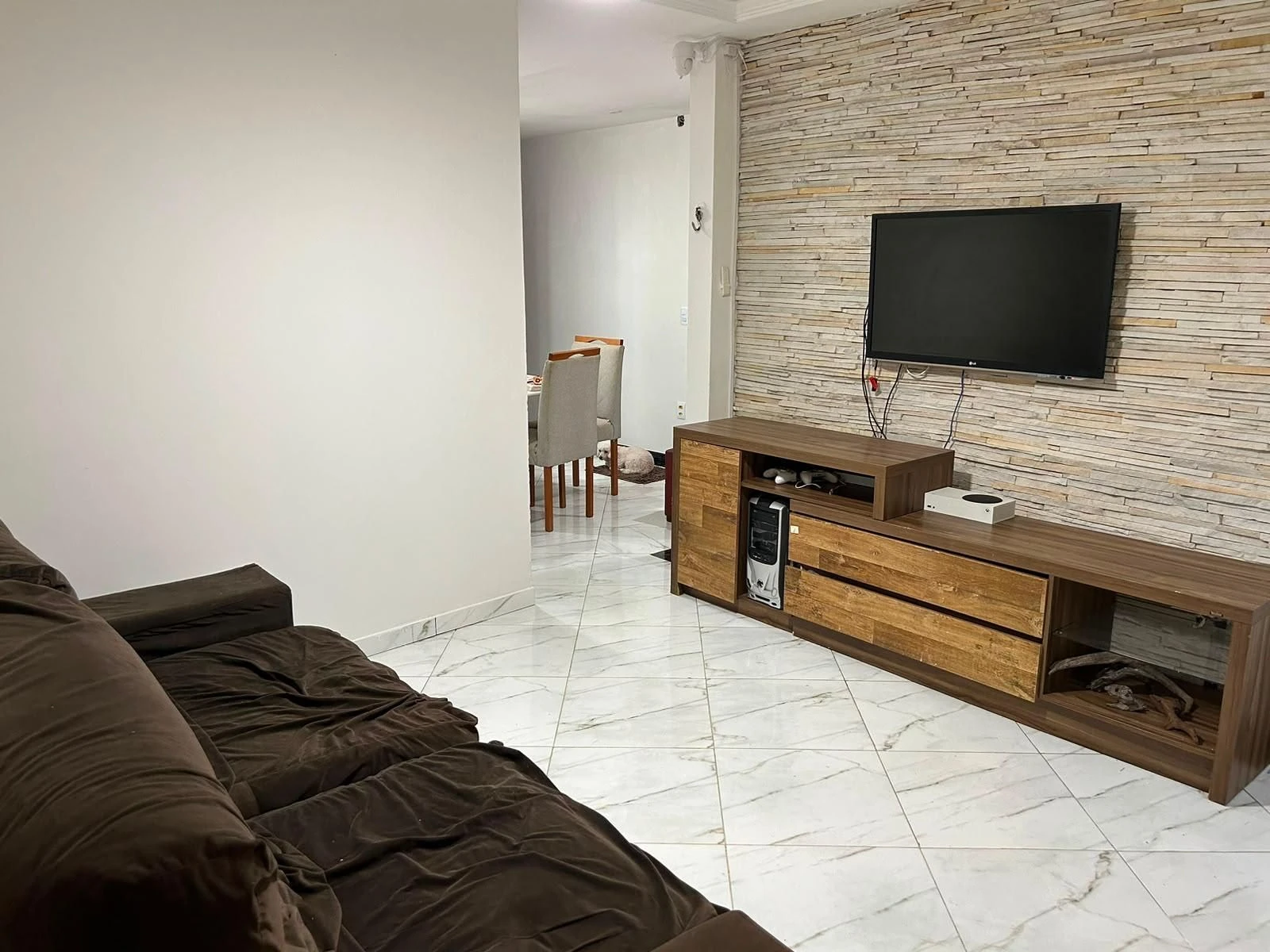 Apartamento mobiliado com 2 quartos e 1 banheiro