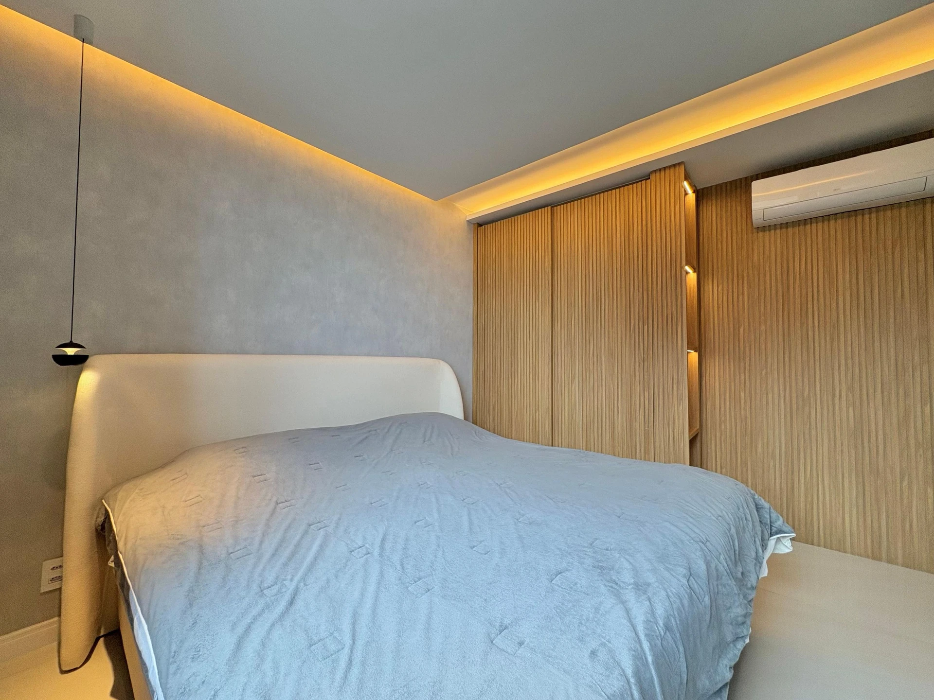 Furnished apartment, 75 m², with floor-to-ceiling windows — photo 33
