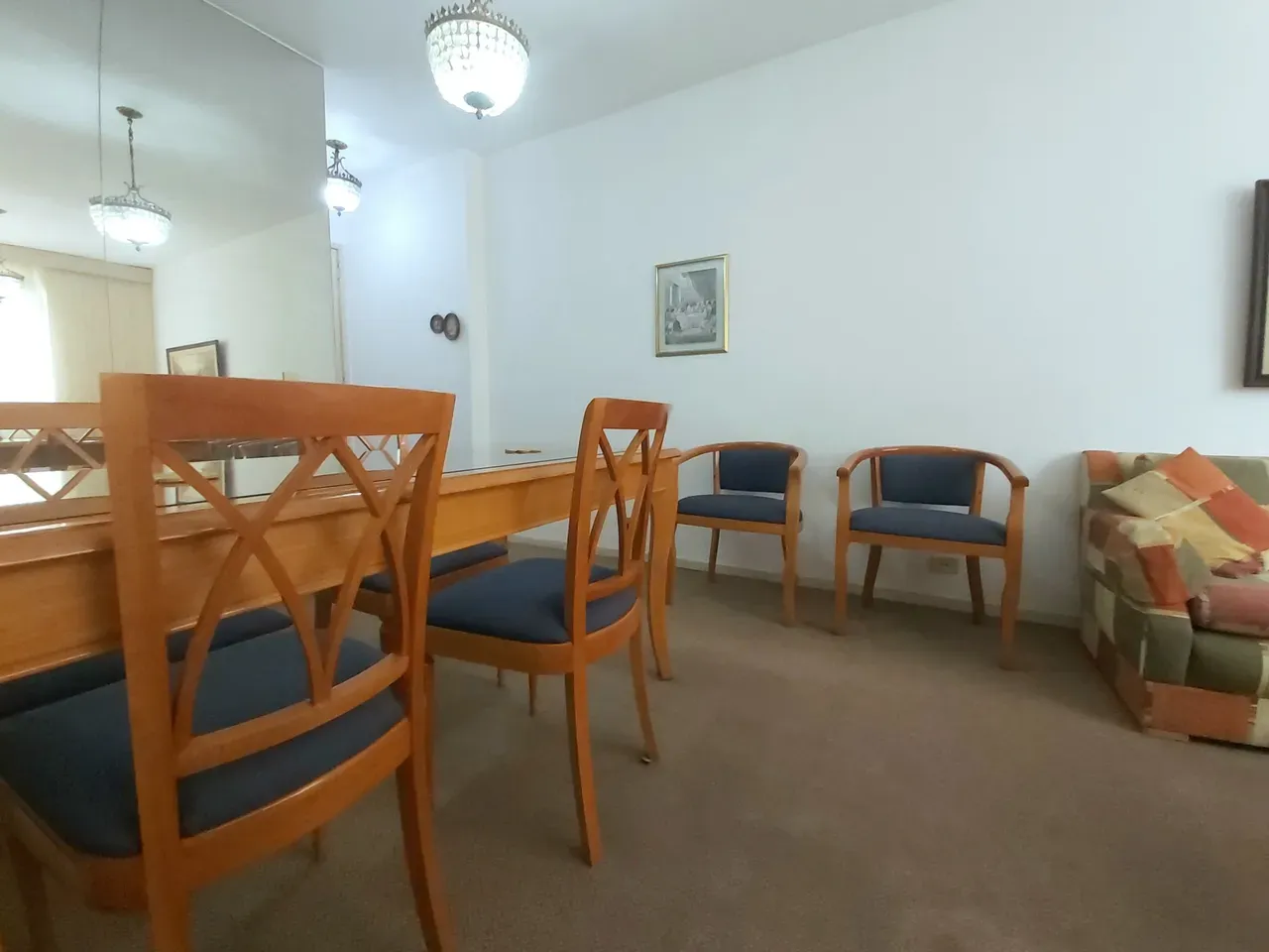 One-bedroom apartment in a building with a gym — photo 16