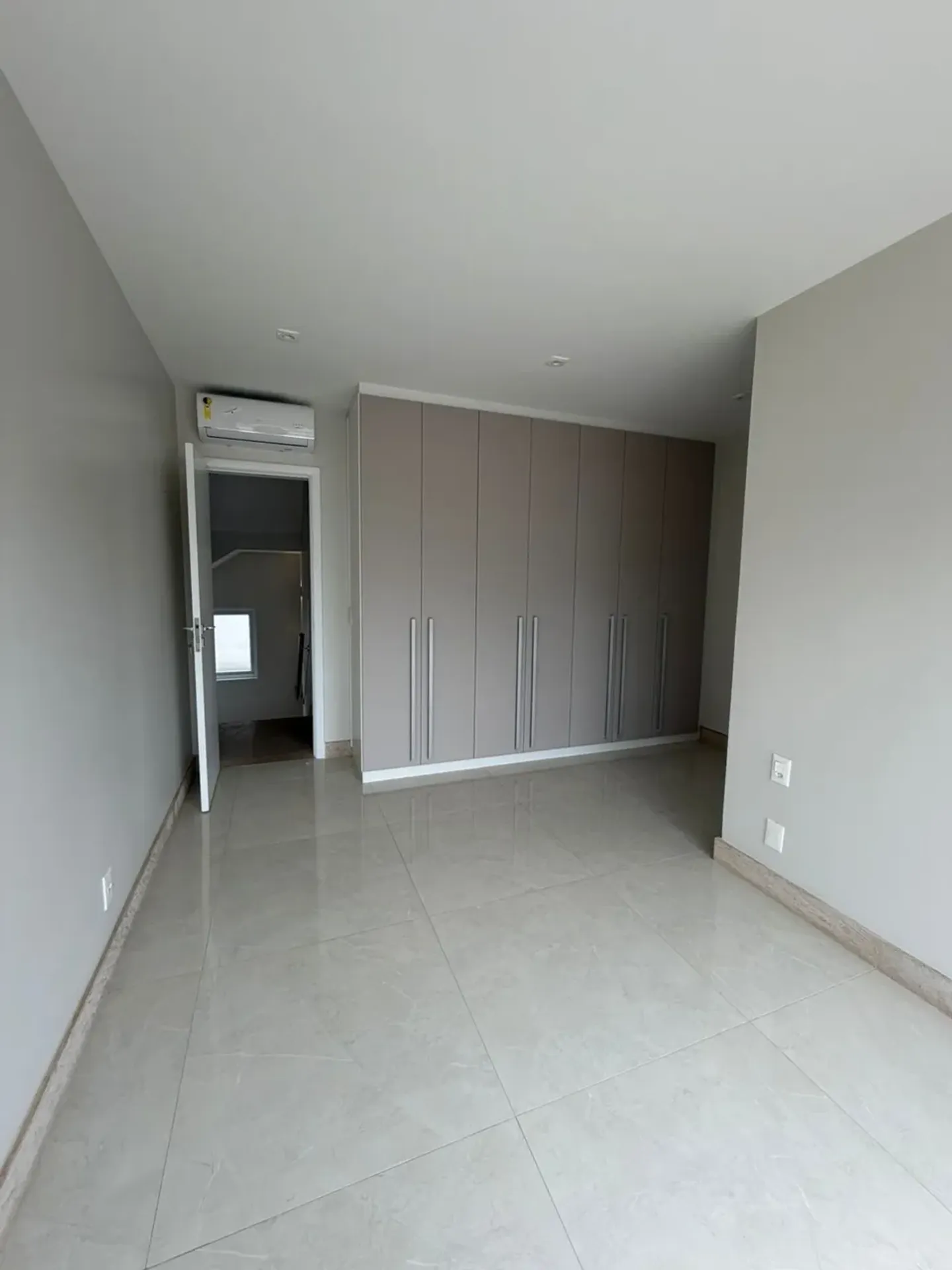 Rental house with 4 bedrooms, 5 baths and 360 m² — photo 28