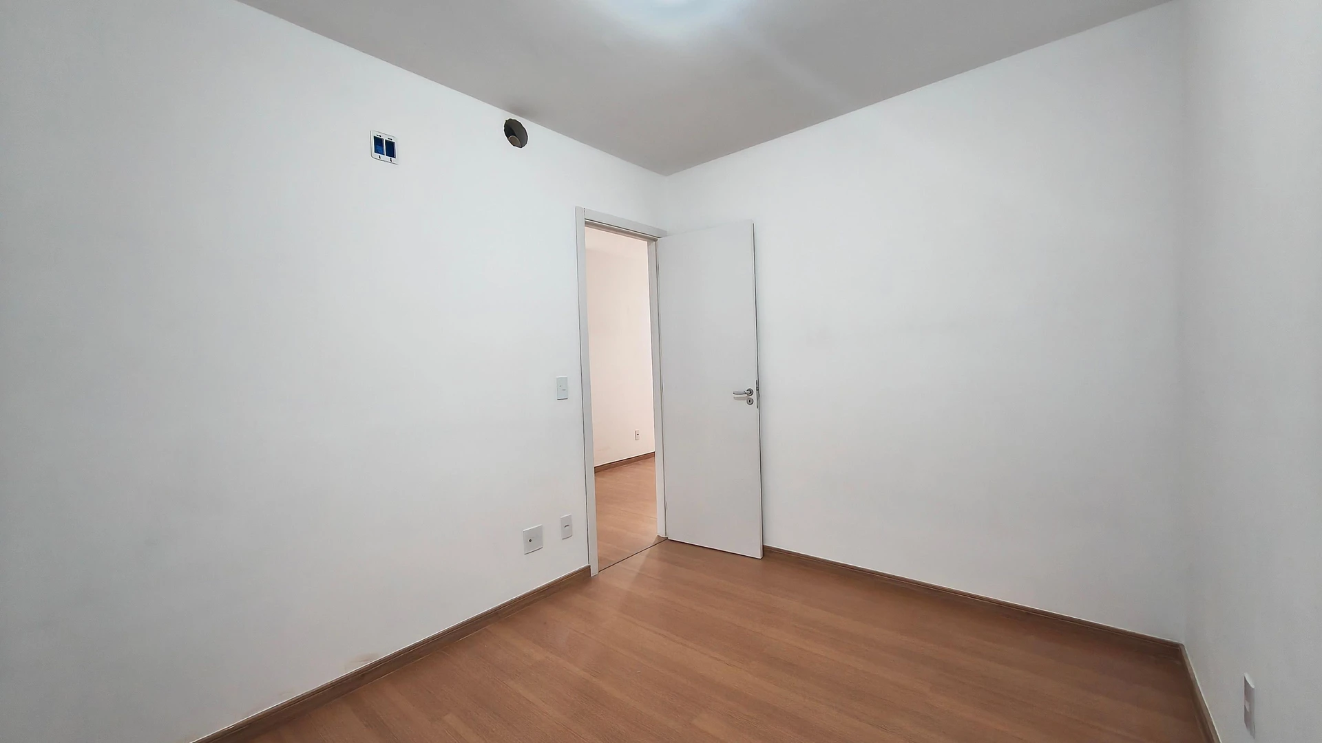 2-bedroom apartment in a building with a gym — photo 21