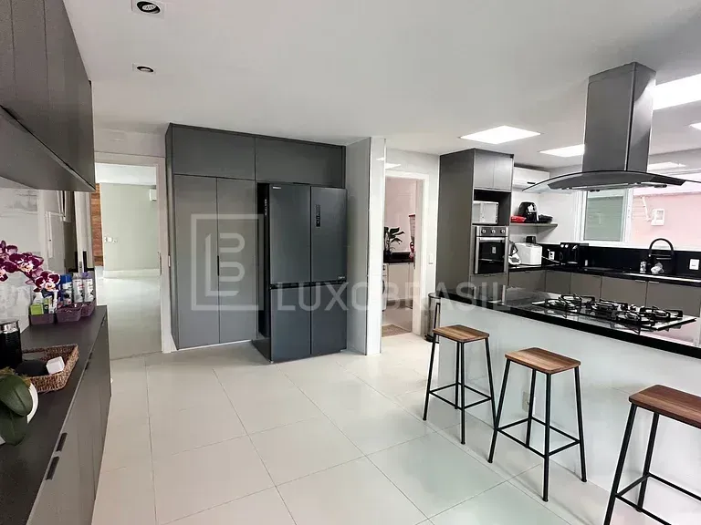 Casa moderna com 3 quartos e 5 vagas de garagem — photo 21