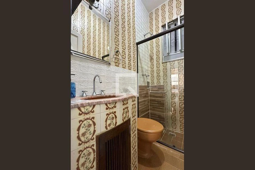 Apartamento de 2 quartos com piso de madeira ou laminado — photo 4