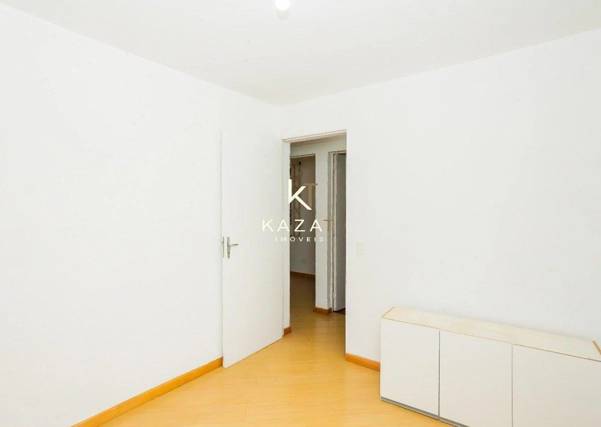 61 m² 3-bedroom apartment with balcony and laundry area — photo 3