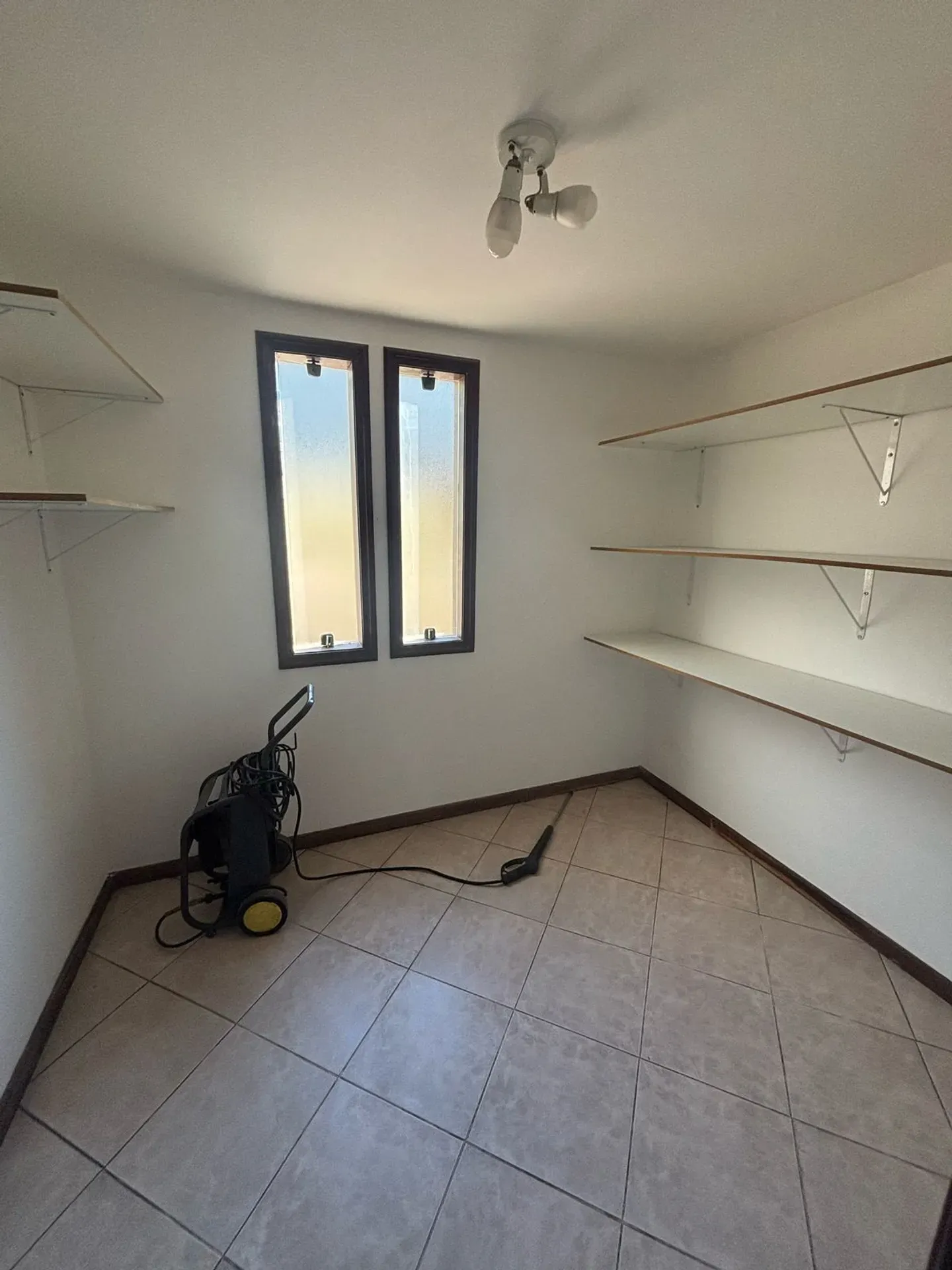 3-bedroom apartment with 5 bathrooms and a balcony — photo 42