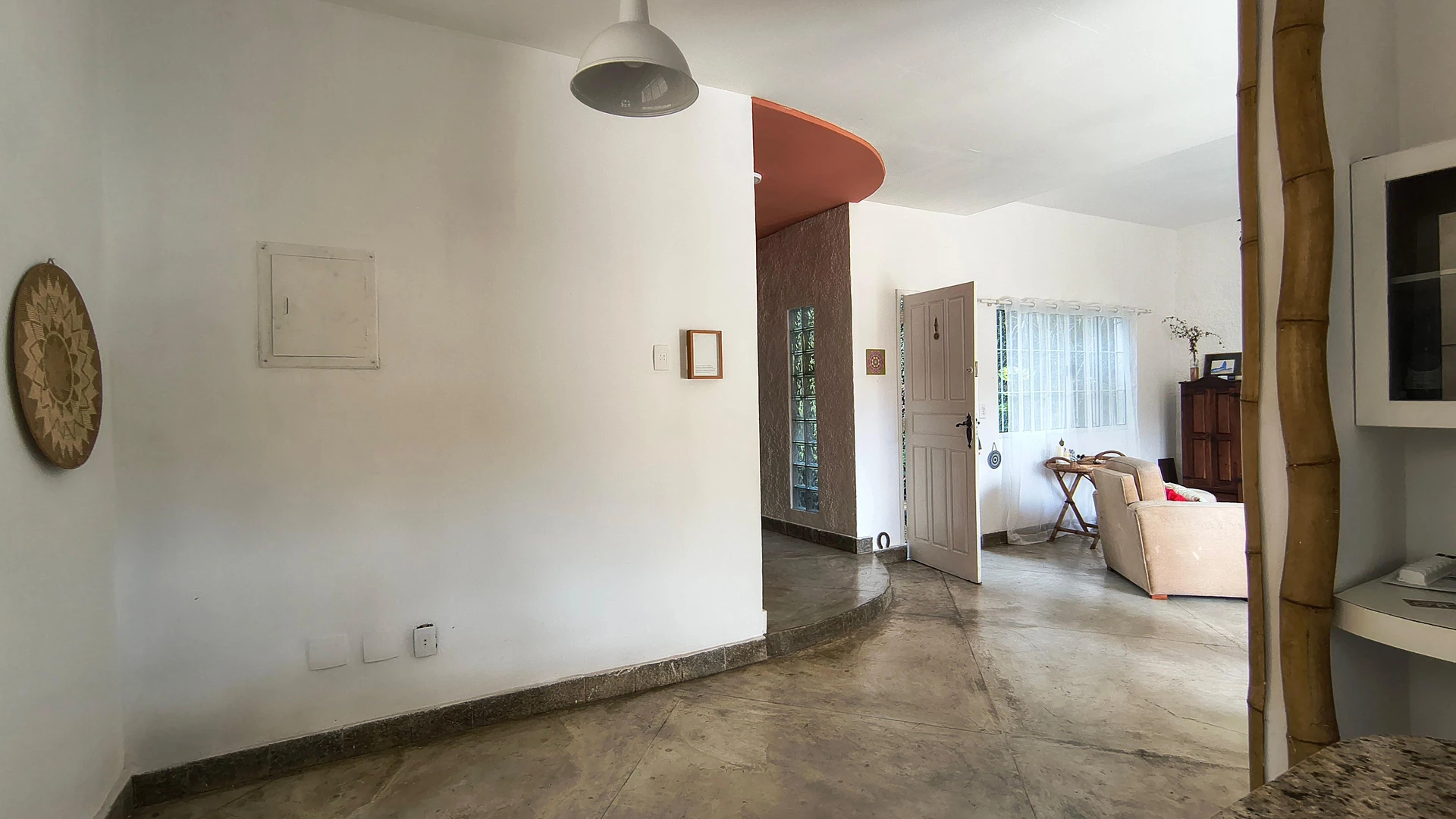 5-bedroom house with a bathtub — photo 10
