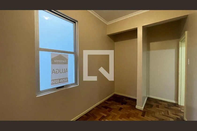 Wood or laminate floors in a 3-bedroom apartment, 70 m² — photo 28