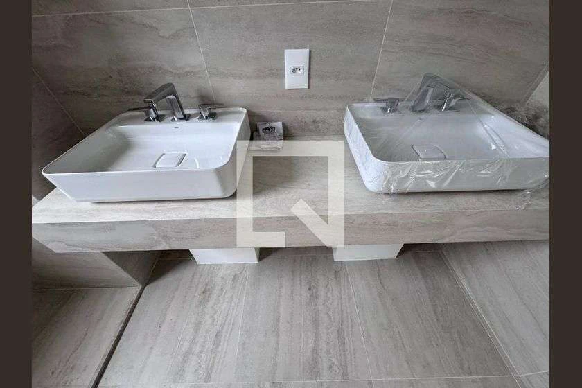 Apartment with 4 en-suite bedrooms and floor-to-ceiling windows — photo 14