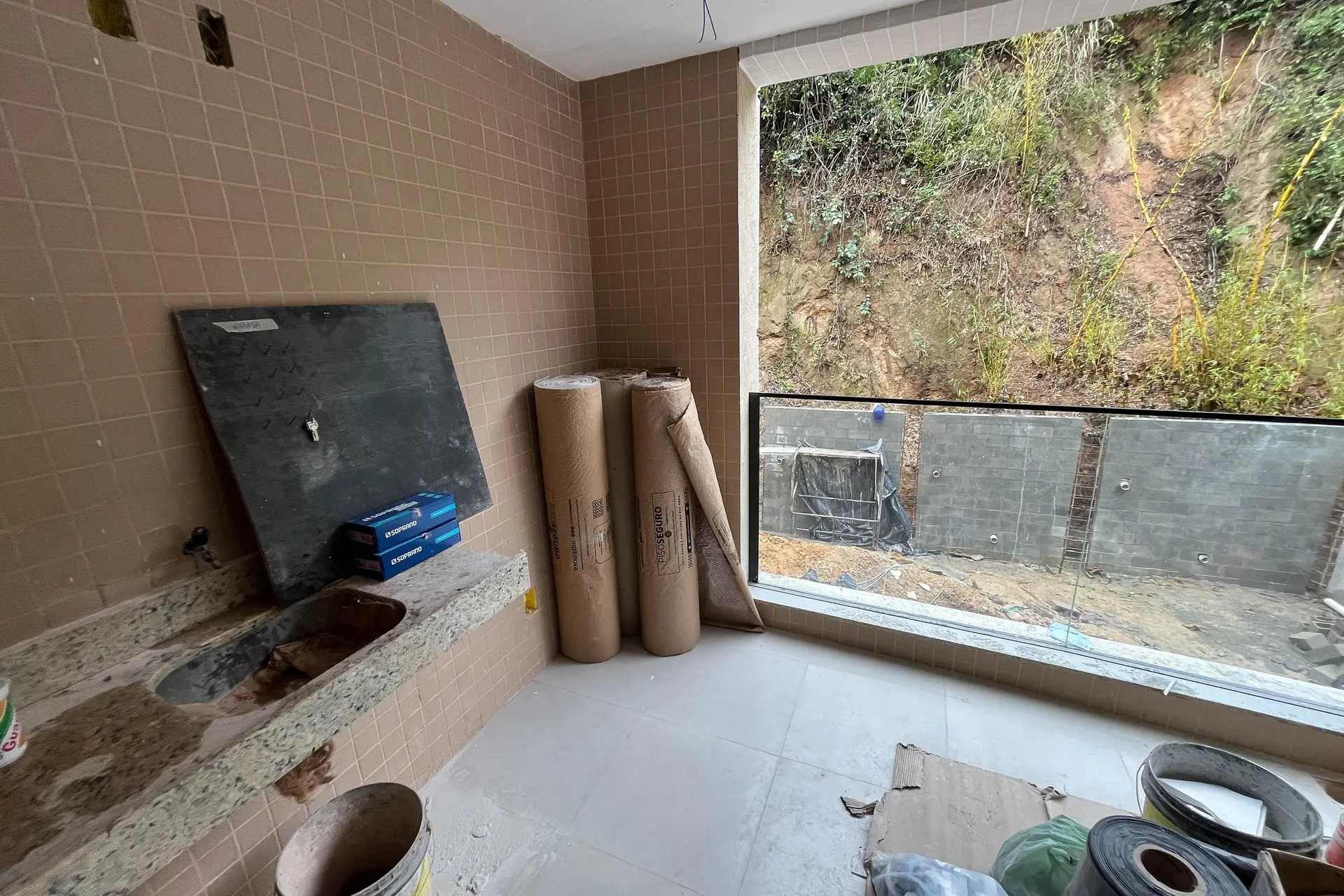 2-bedroom apartment with a mountain view — photo 27