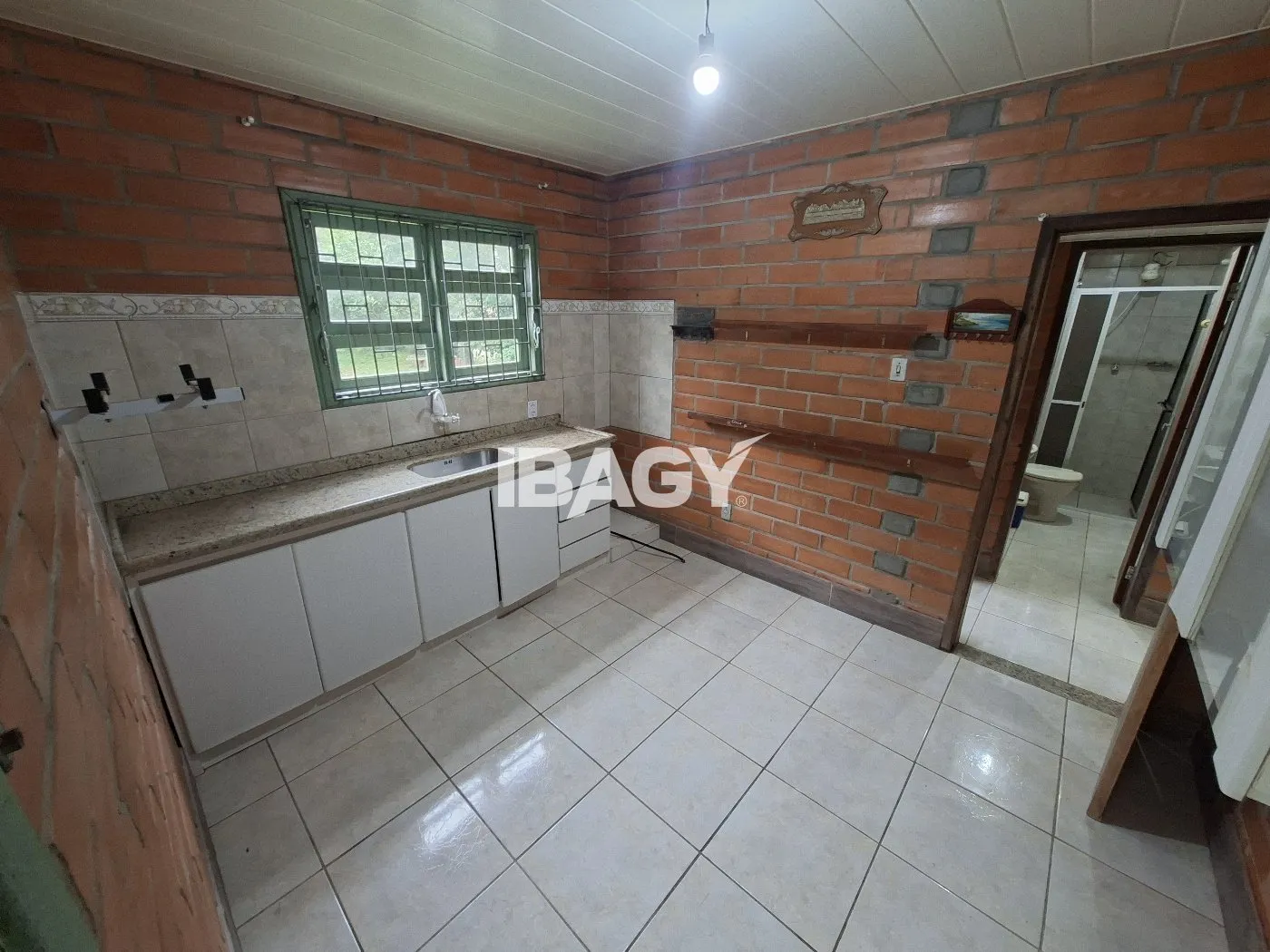 4-bedroom house with a mountain view — photo 4