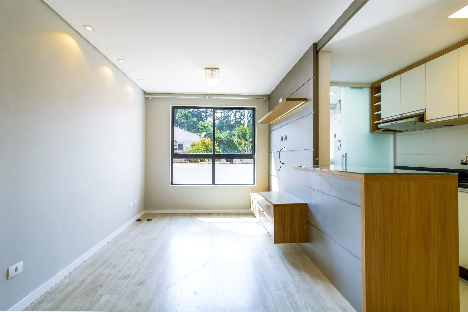 Apartamento amueblado de 2 dormitorios con suite y 76 m² — photo 2