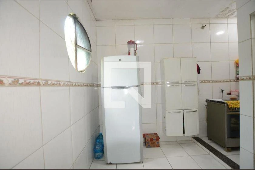 Furnished 1-bedroom house with a gas stove kitchen — photo 10