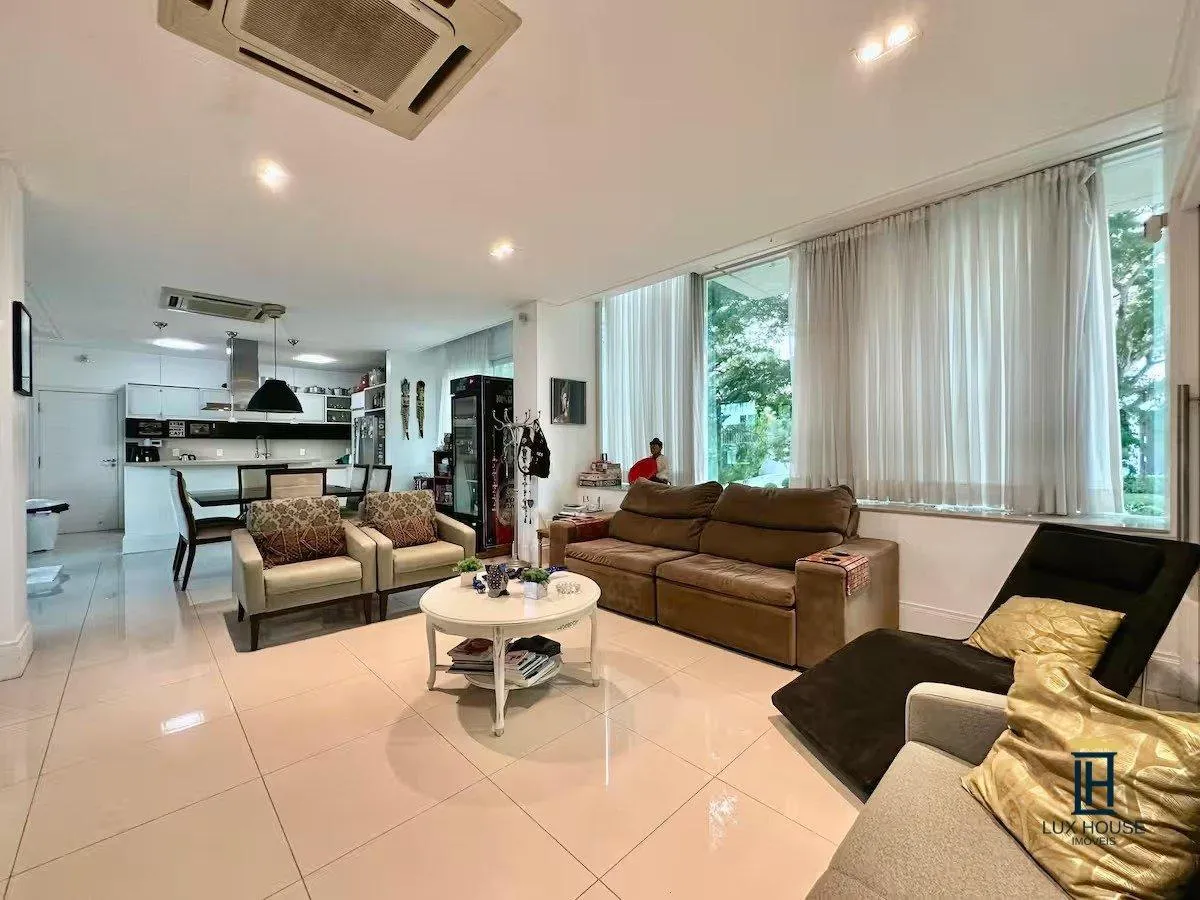 6-bedroom house with a bathtub in Florianópolis — photo 21