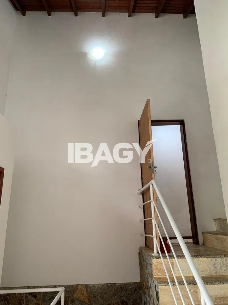House with 4 bedrooms and 380 m², 2 parking spots — photo 6