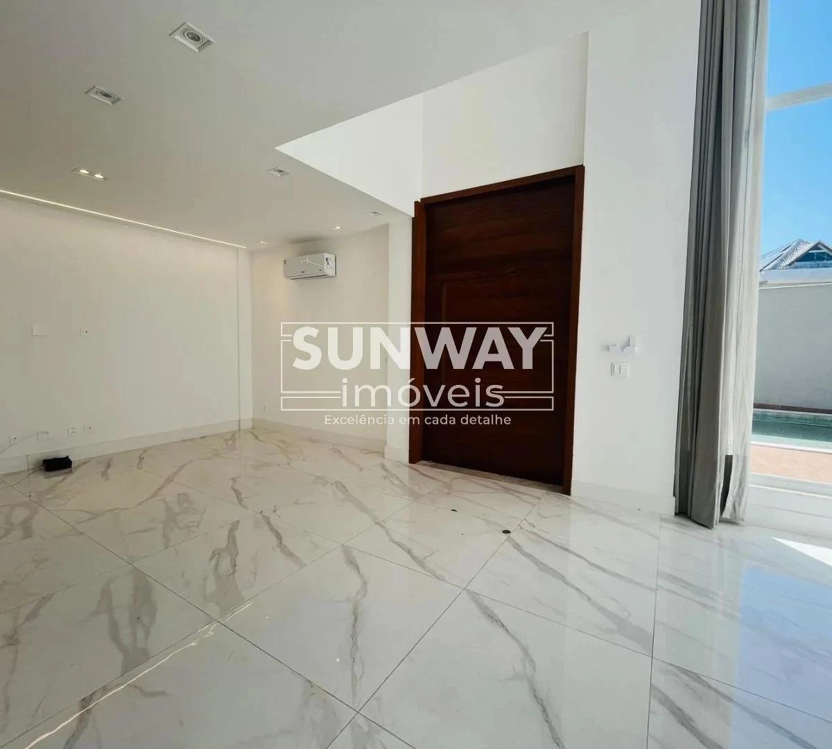 House, 350 m², with a grill on the balcony — photo 3