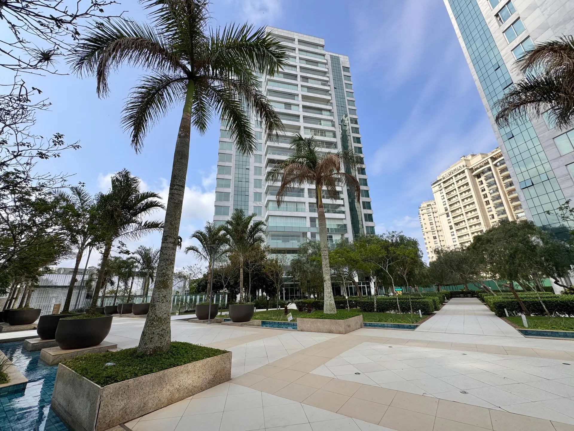 Apartamento mobiliado com 3 suítes e 4 vagas — photo 104