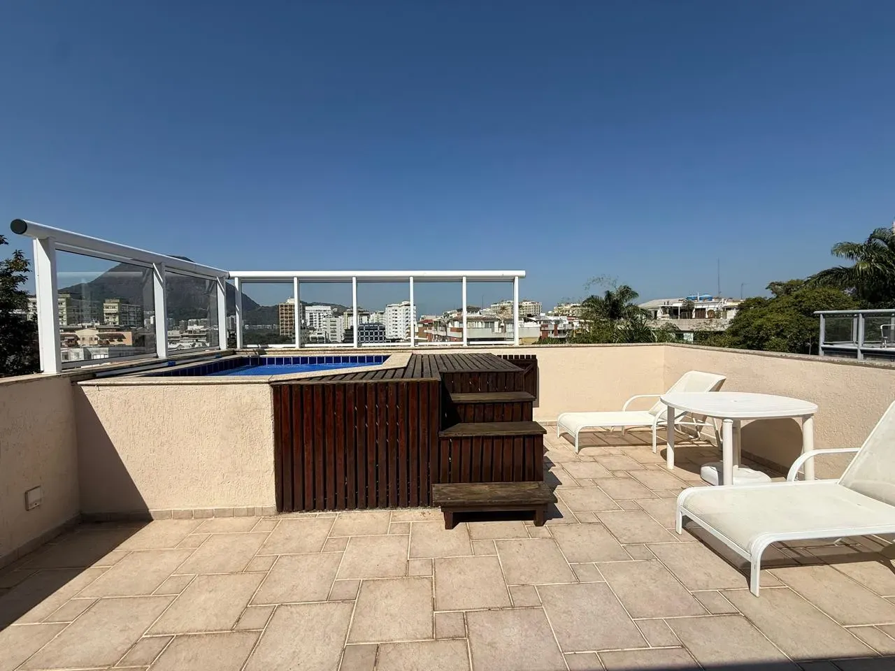 Furnished 470 m² house with 4 en-suite bedrooms and pool — photo 5