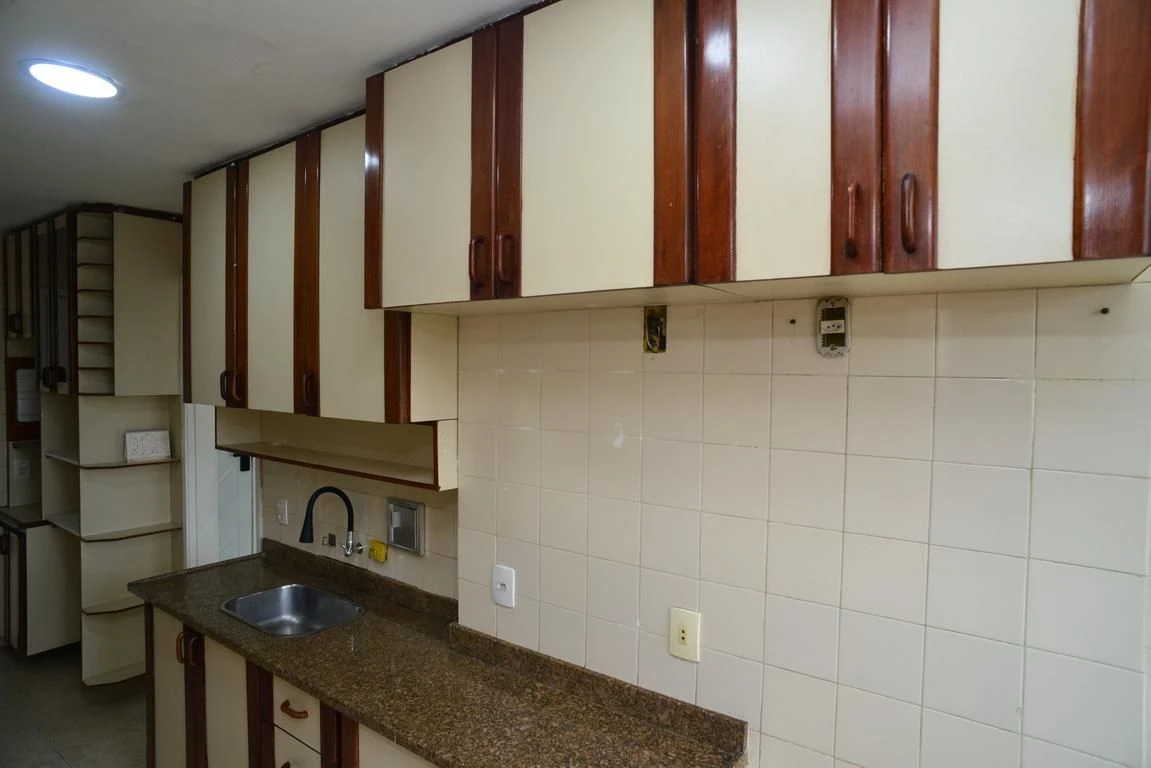 Rental apartment with 2 bedrooms and a glass balcony — photo 24