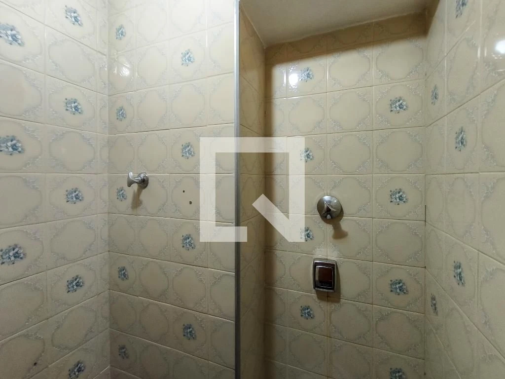Furnished 4-bedroom apartment with balcony — photo 52